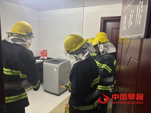 秭归县沙镇溪镇福利院：消防演练砺精兵  筑牢安全“防火墙”(图1)
