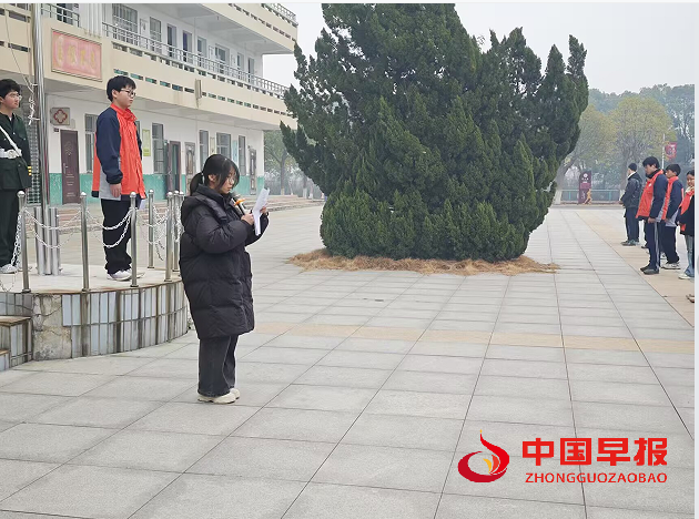 1740024112188813.png 4学生讲话.png