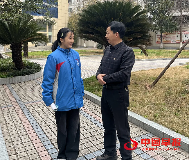 1744257131888777.png 44师生谈话.png