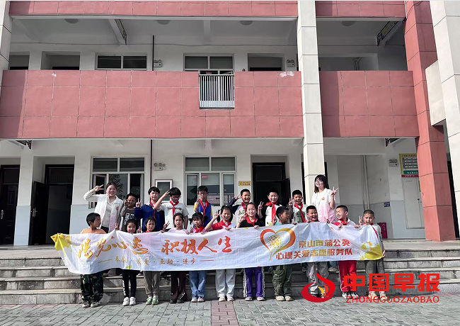 1744947694749426.png 1合影.png