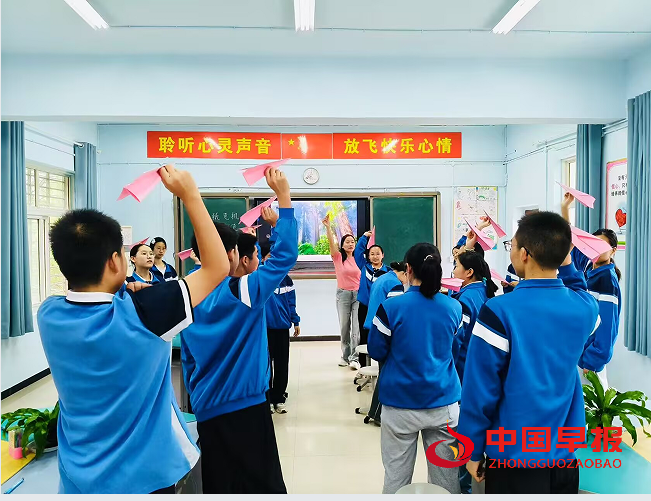 1747392533184832.png 3纸飞机.png