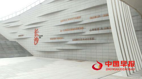 亚洲最大不锈钢灯光雕塑星环雕塑亮相长沙(图3)