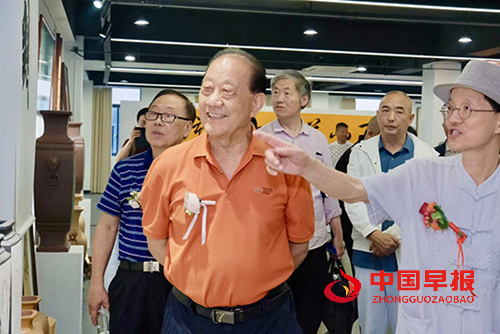 江苏宜兴陶润云水蒋立峰书法作品展暨蒋立峰书法紫砂创作基地揭牌(图1)