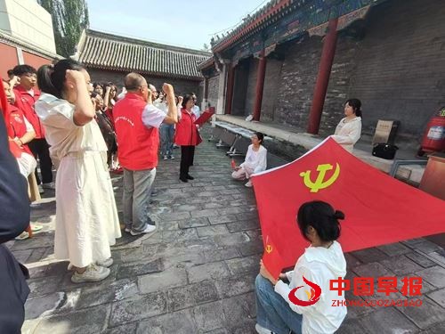 传承红色基因 献礼党的生日——内蒙古鸿德文理学院经管系联合多家单位开展主题党日活动(图4)